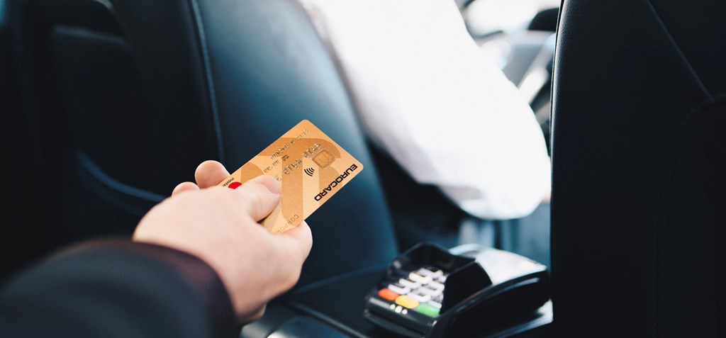 Customer pays with Eurocard card in a taxi